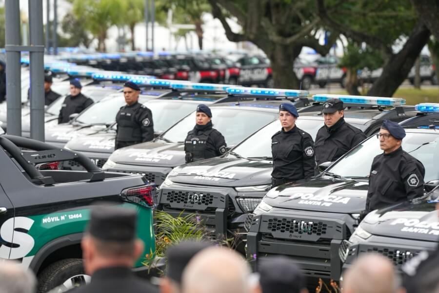 Parte de las 117 camionetas 0 km equipadas para tareas de patrullaje