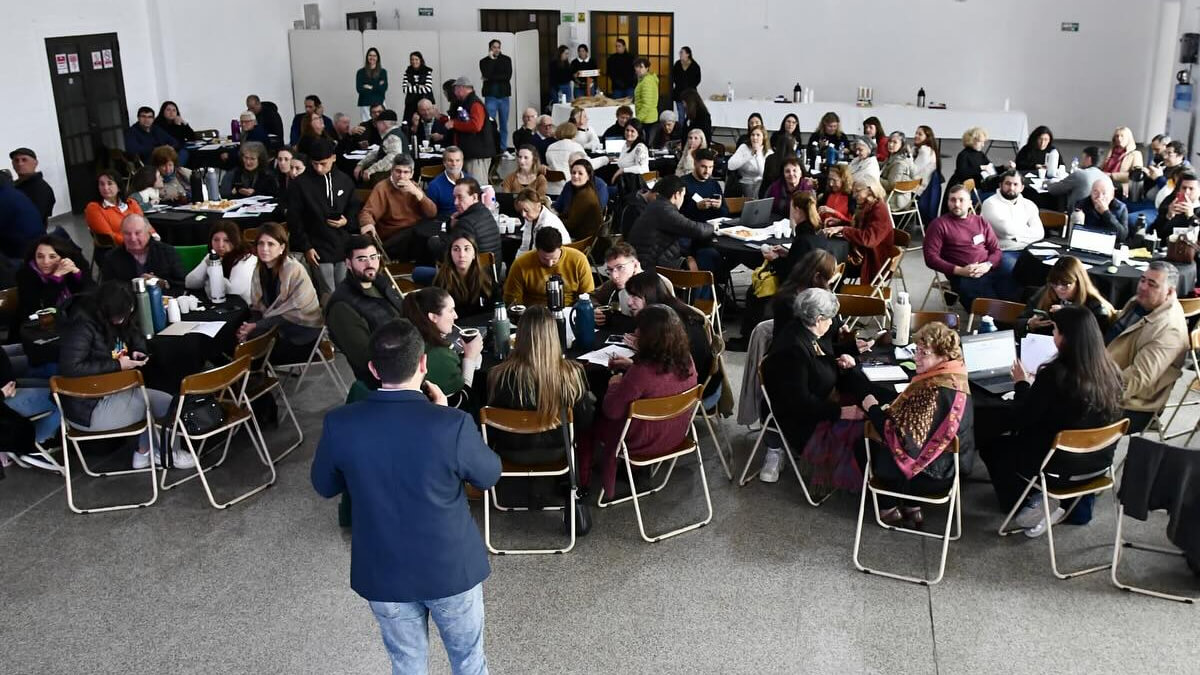 1er Encuentro de Participación Comunitaria en el marco del proceso de construcción del plan estratégico hacia el 150° aniversario de Avellaneda.
