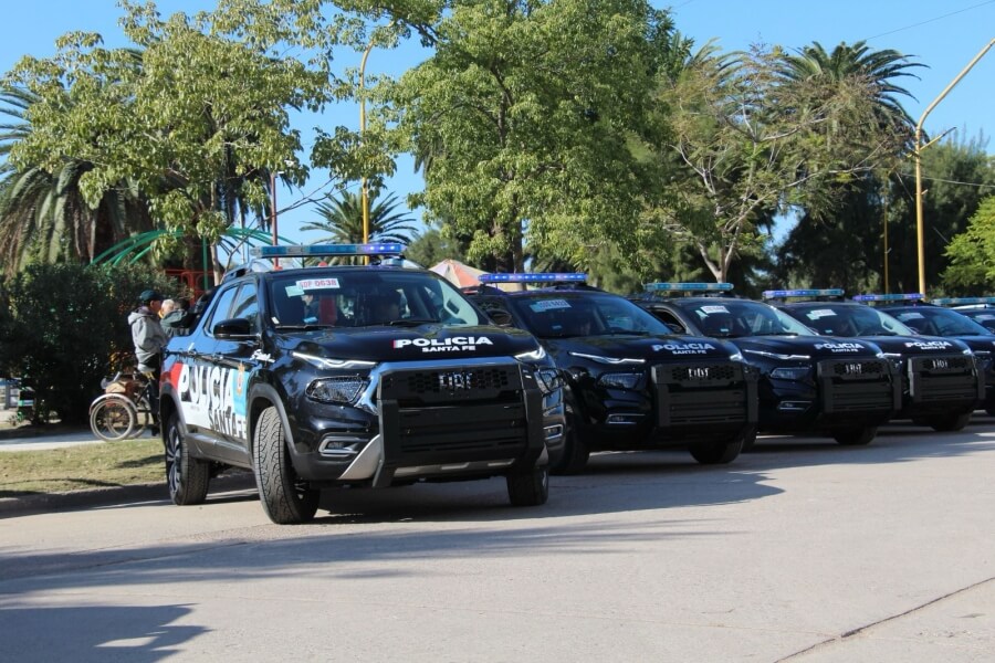 Nuevos móviles policiales entrergados a la UR XII con asiento en Tostado