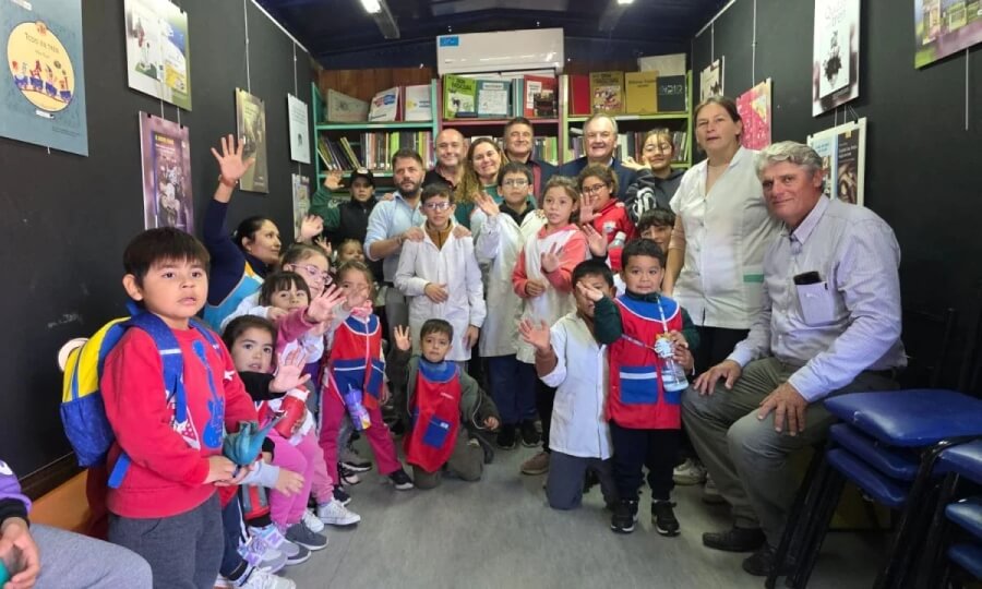 Chicos visitando el Tren de Capital  Humano