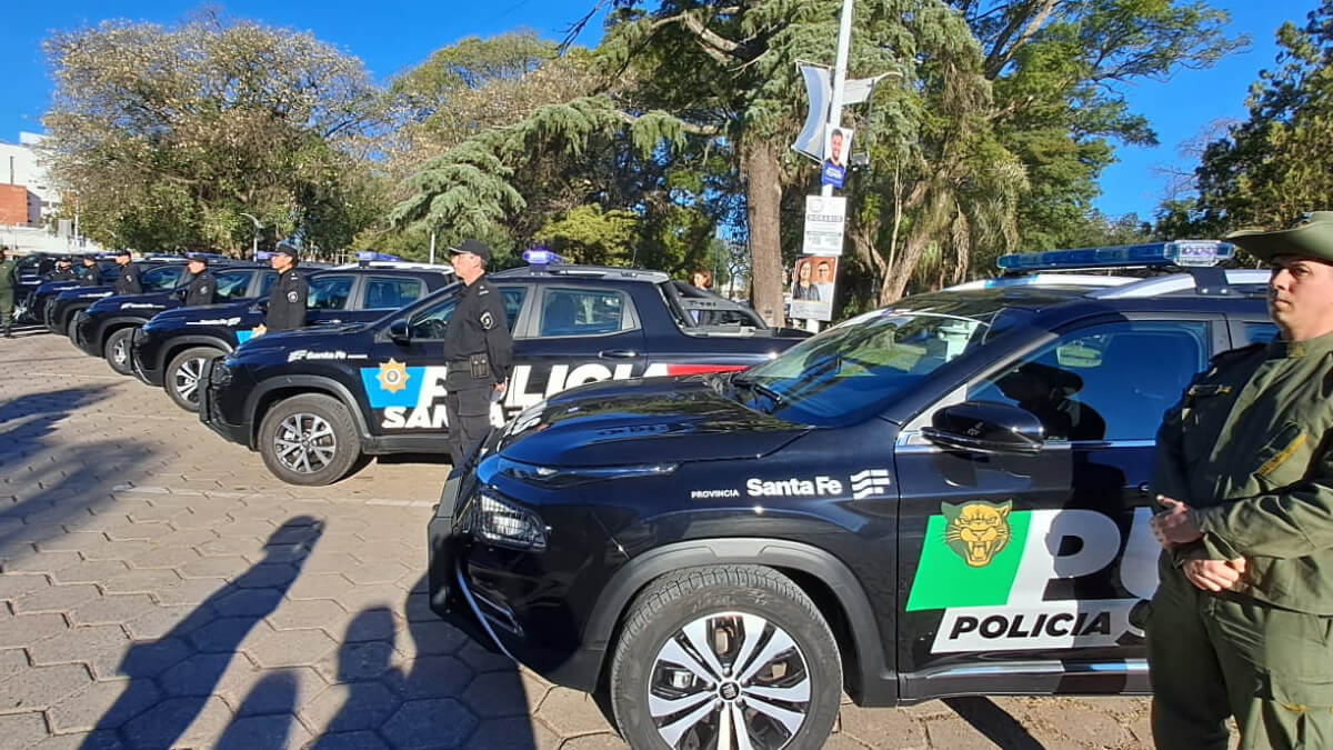 Nuevas camionetas policiales Toro 4×4 y 4×2 entregadas a la Unidad Regional XVI en San Justo