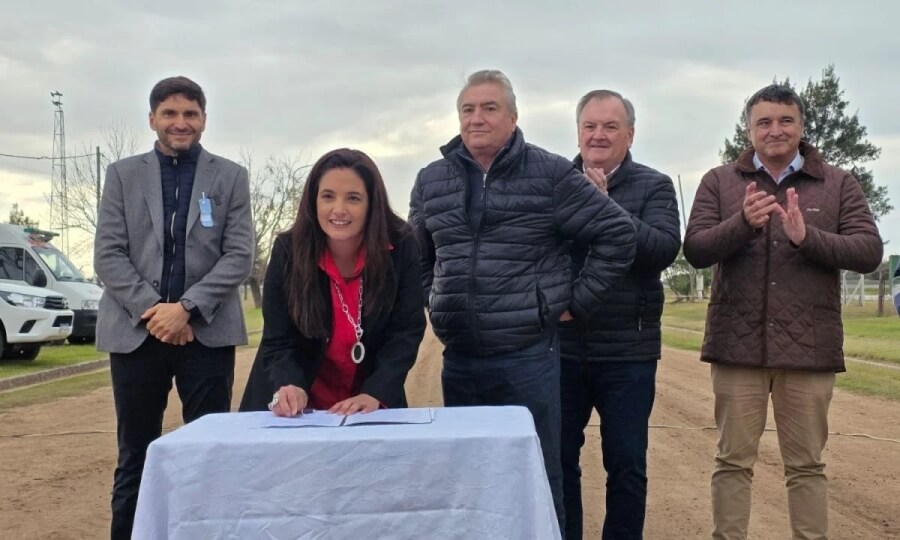 Firma de convenios en Las Palmeras
