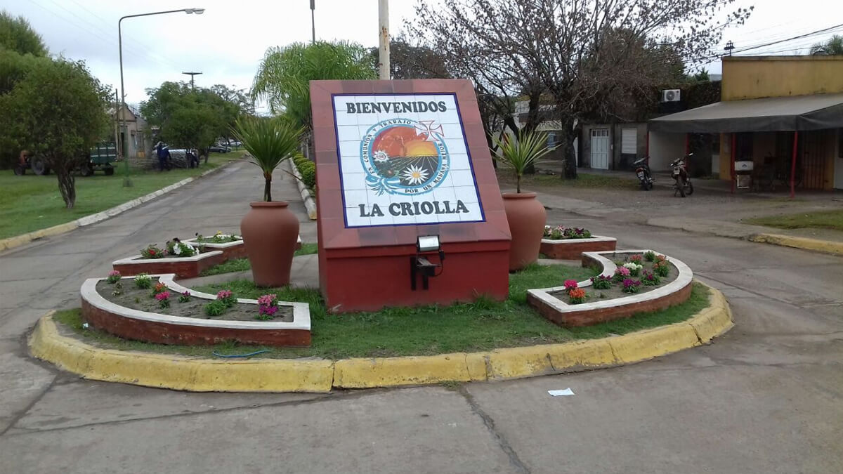 Acceso a la localidad de La Criolla