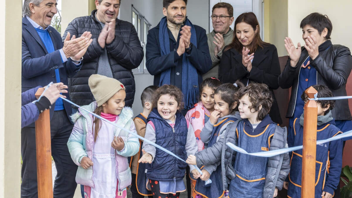 Pullaro inauguró un aula en la Escuela Primaria N.º 558 en Ramayón