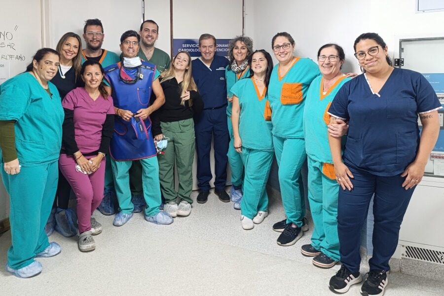 Equipo médico del Hospital Centenario que trabajó en la intervención cardíaca con tecnología IVAC 2L
