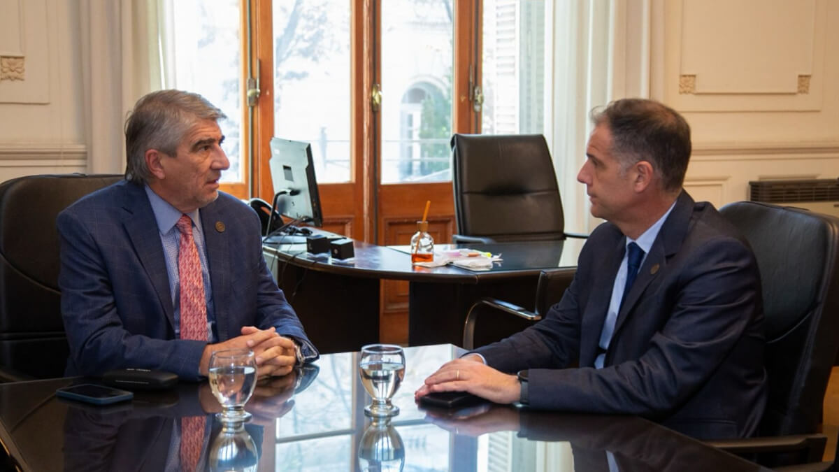 Ministro Fabián Bastia y Roberto Ryan durante el anuncio de la unificación de trámites.