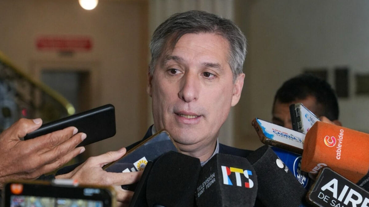 Ministro Pablo Olivares haciendo el anuncio de la fecha de pago del SAC