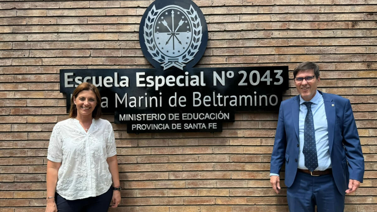 Ministro de Educación José Goity y subsecretaria de Inclusión Betina Florito presentan capacitación en inclusión educativa para docentes.v