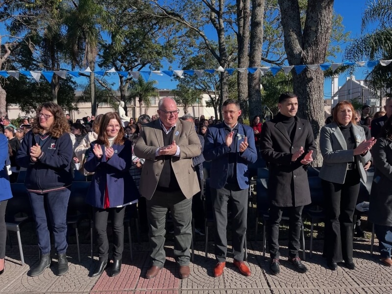 Acto por el Día de la Bandera en Romang