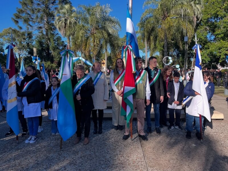 Acto por el Día de la Bandera en Romang