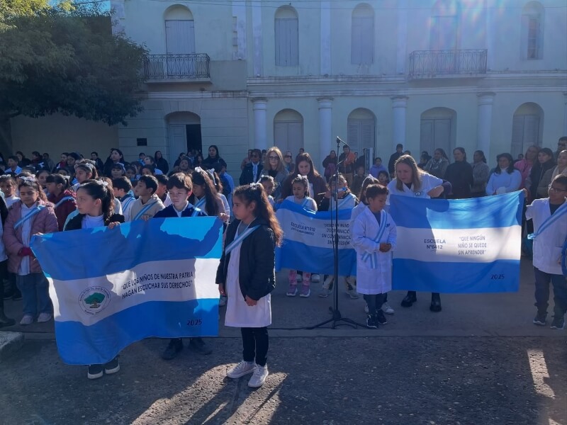 Acto por el Día de la Bandera en Romang