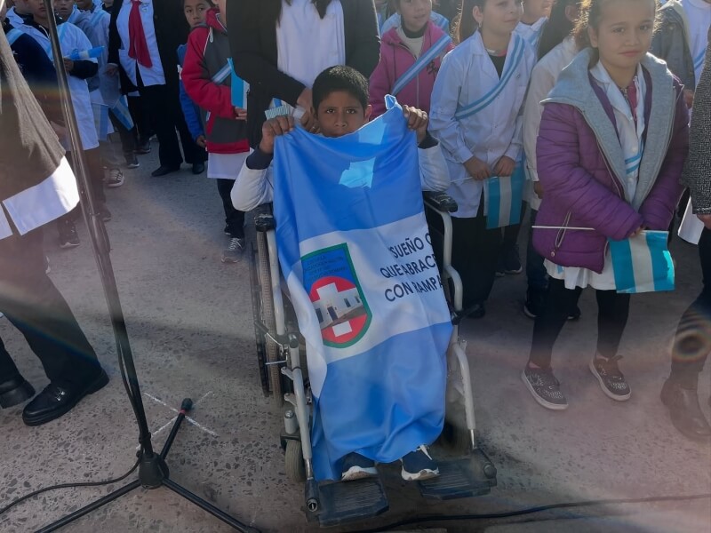 Acto por el Día de la Bandera en Romang