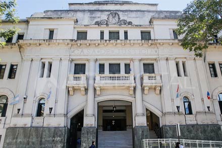 Fachada de los tribunales de la ciudad de Santa Fe, Argentina