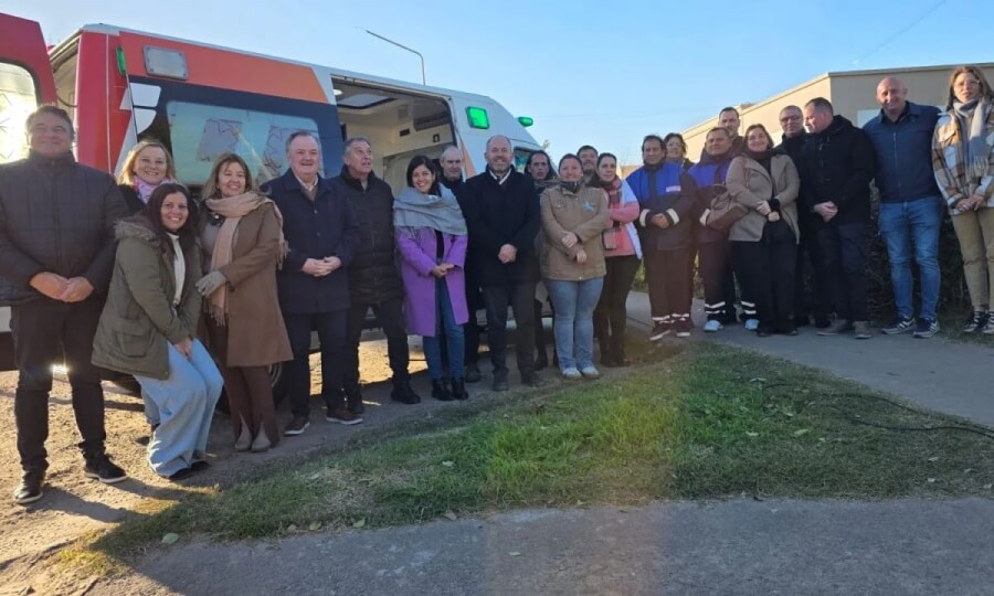 Ambulancia de alta complejidad entregada por el gobierno provincial al Samco de San Guillermo