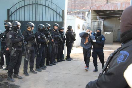 Traslado de reclusos de comisarías de Reconquista a los nuevos pabellones de la Unidad Penitenciaria Nº 10 de Santa Felicia