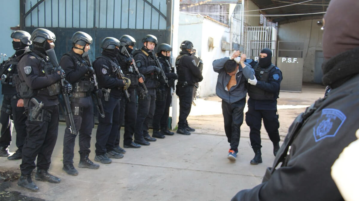 Traslado de reclusos de comisarías de Reconquista a los nuevos pabellones de la Unidad Penitenciaria Nº 10 de Santa Felicia