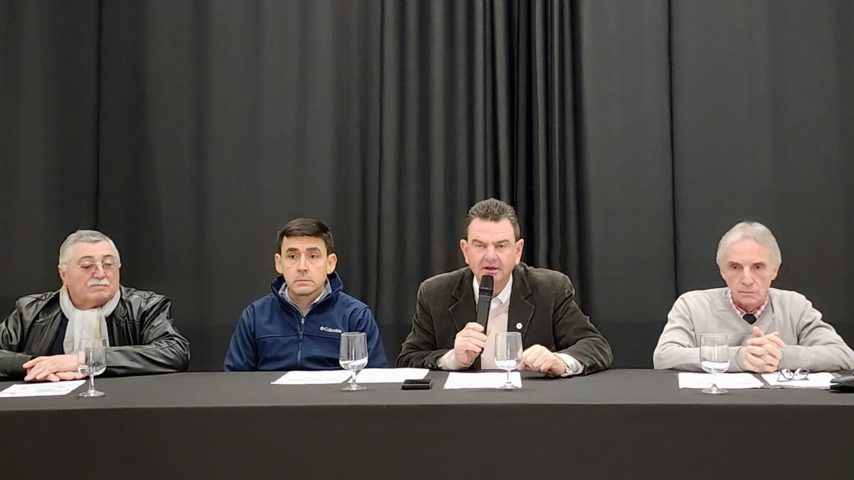 El intendente Spontón junto al secretario Daniel Pinatti, Jorge Soto y Dardo Peresón en la presentación del balance de la Fiesta del Citrus 2025