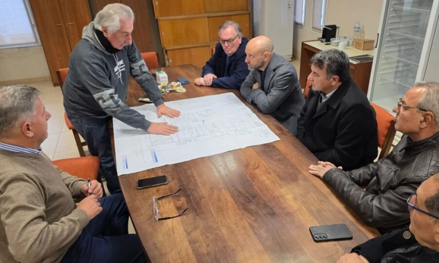 El senador Michlig y el ministro Puccini junto a directivos del frigorífico F.U.S.A.