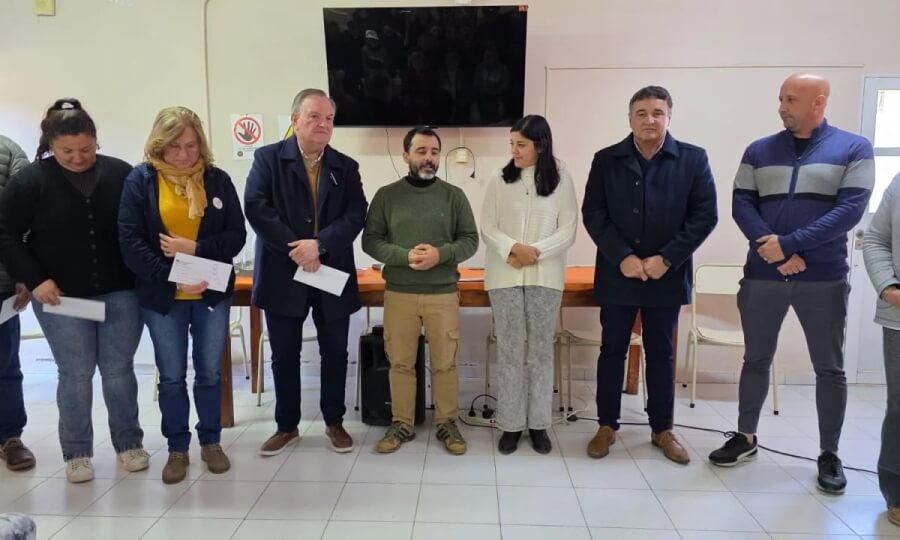 Entrega de aportes a instituciones y emprendedores de San Guillermo