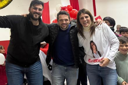 El intendente Gonzalo Braidot junto a los concejales electos por Unidos, Milena Zalazar y Mauricio Delbón