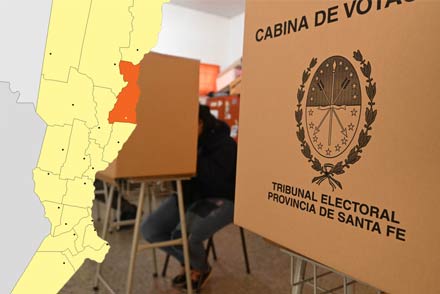 Cabinas de votación y mapa de ubicación del departamento San Javier