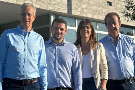 Dionisio Scarpin junto al intendente Gonzalo Braidot, el senador Orfilio Marcon y la concejal electa Milena Zalazar