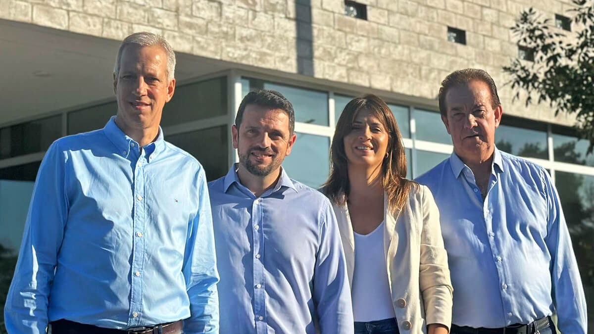 Dionisio Scarpin junto al intendente Gonzalo Braidot, el senador Orfilio Marcon y la concejal electa Milena Zalazar