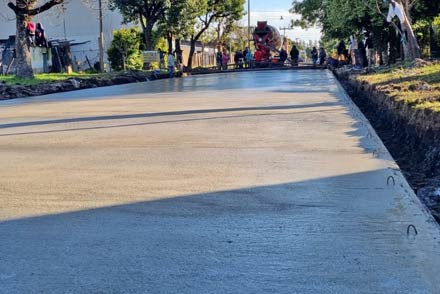 Calle Alberdi pavimentada en barrio Norte de Villa Ocampo