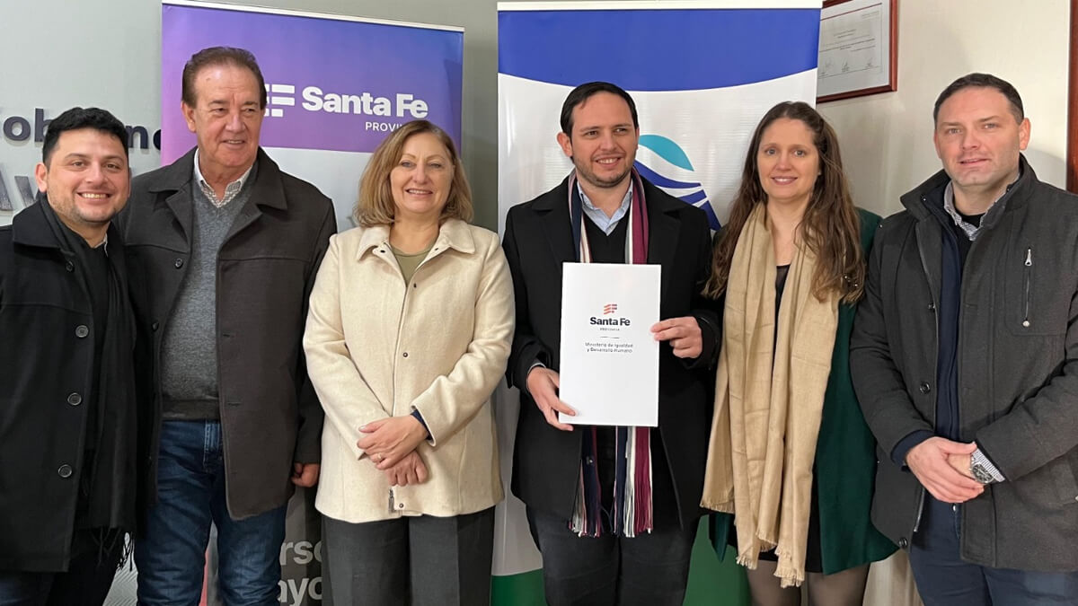 Intendente Cristian Marega firma convenio para programa 'Recreación para Personas Mayores' en Avellaneda