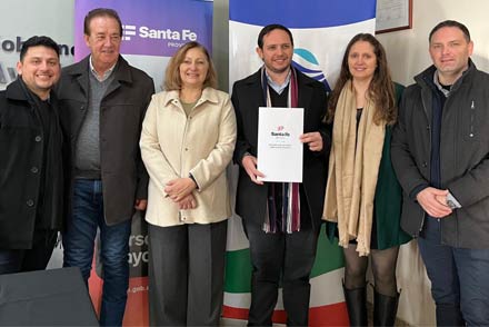 Intendente Cristian Marega firma convenio para programa 'Recreación para Personas Mayores' en Avellaneda