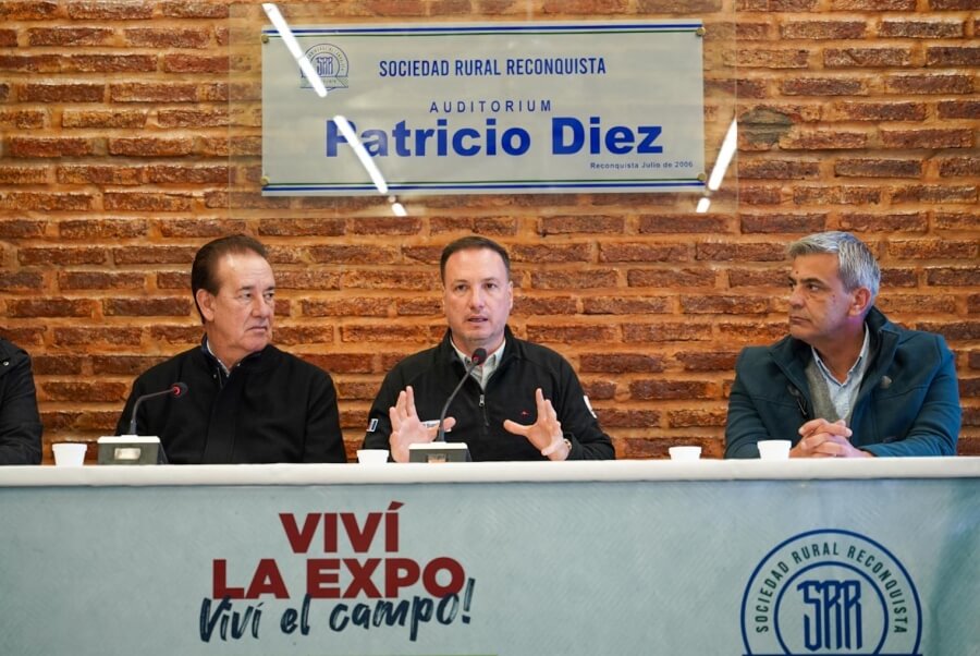 El ministro Enrico y el senador Marcón en la presentación de la nueva Alcaidía de Reconquista