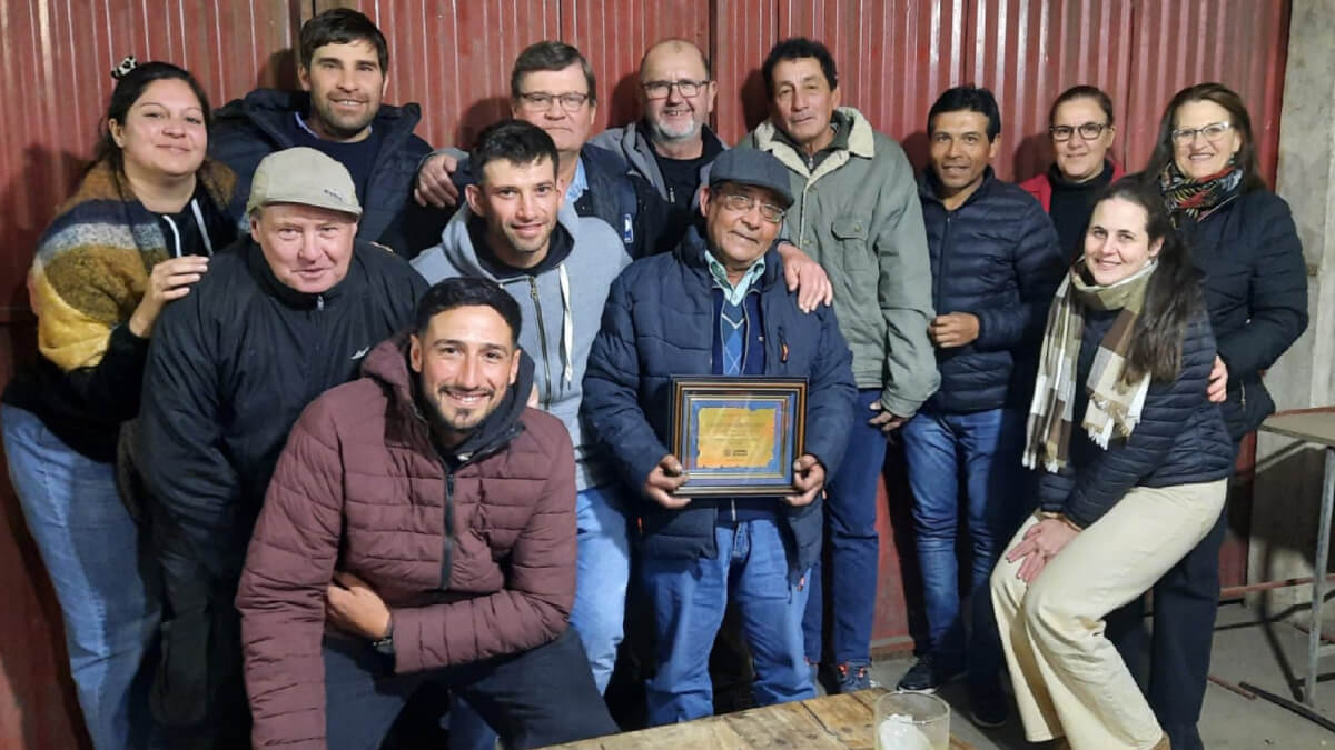 Reconocimiento a Elvio Casafus por su paso por su trayectoria en la institución comunal de El Arazá