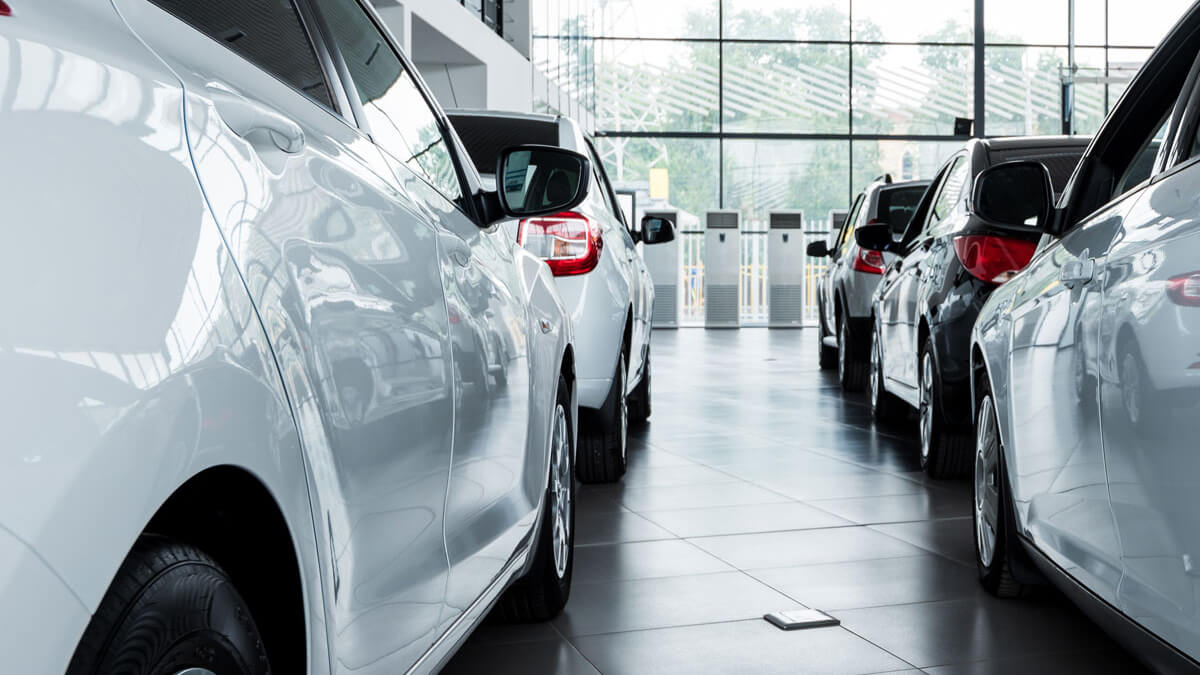 Autos a la venta en una concesionaria de vehículos 0km en Argentina