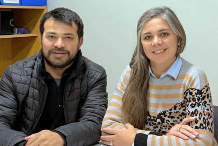 La presidente comunal electa Carla Maurencig en reunión con el actual mandatario Gerardo Castillo