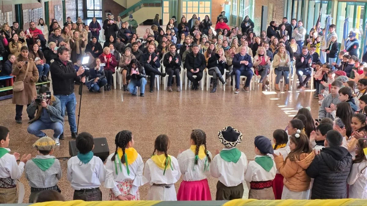 Acto centra por el 133 anivesario de Ceresl, que tuvo lugar en la Escuela N° 413 Domingo Faustino Sarmiento