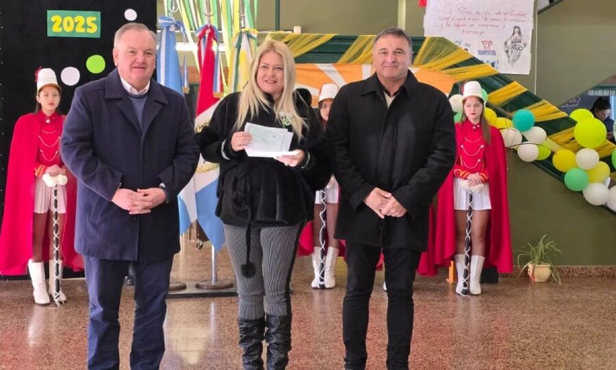 El senador Felipe Michlig hizo entrega –en representación del Gobierno de la Provincia de Santa Fe– de un aporte económico de $60.000.000 a la Municipalidad de Ceres, recibido por su intendente Alejandra Dupouy.