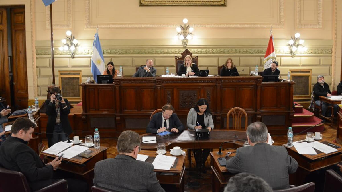 Momento de la sesión del Senado de Santa Fe durante la aprobación de la prórroga de la Ley 14.241