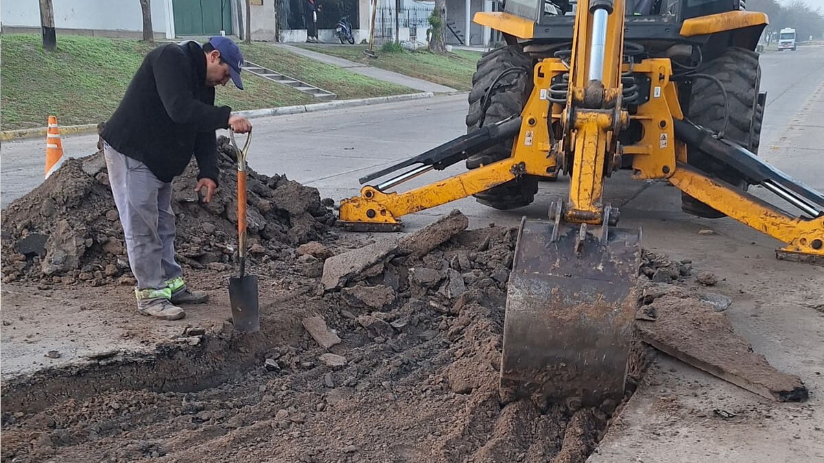 Trabajos de bacheo en calle 2 de Avellaneda