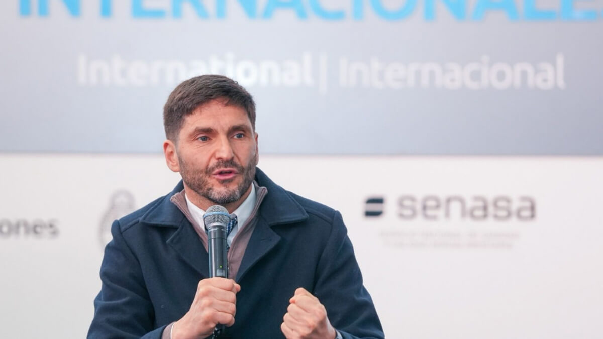El gobernador Maximiliano Pullaro durante una actividad institucional