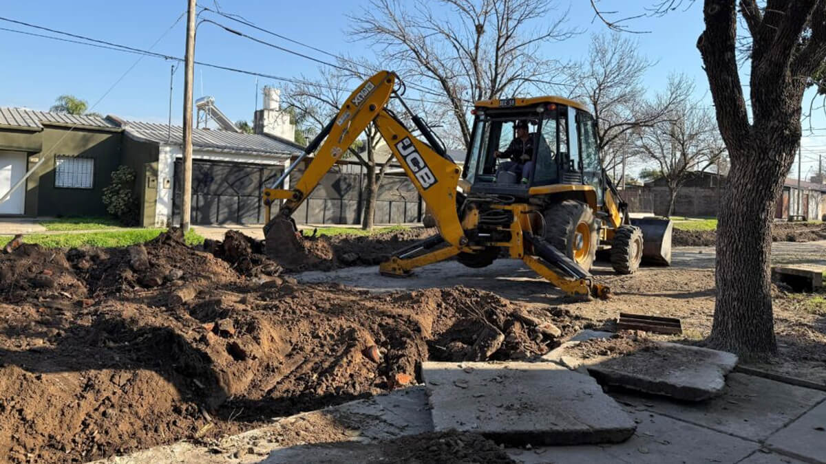 Trabajos previos al hormigonado en Calle 114 de Avellaneda, B° Cooperación