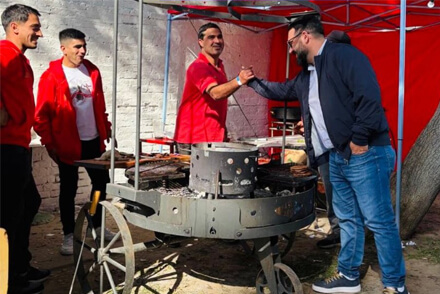 El diputado Chiqui Rojas recorriendo las fiestas populares del norte santafesino
