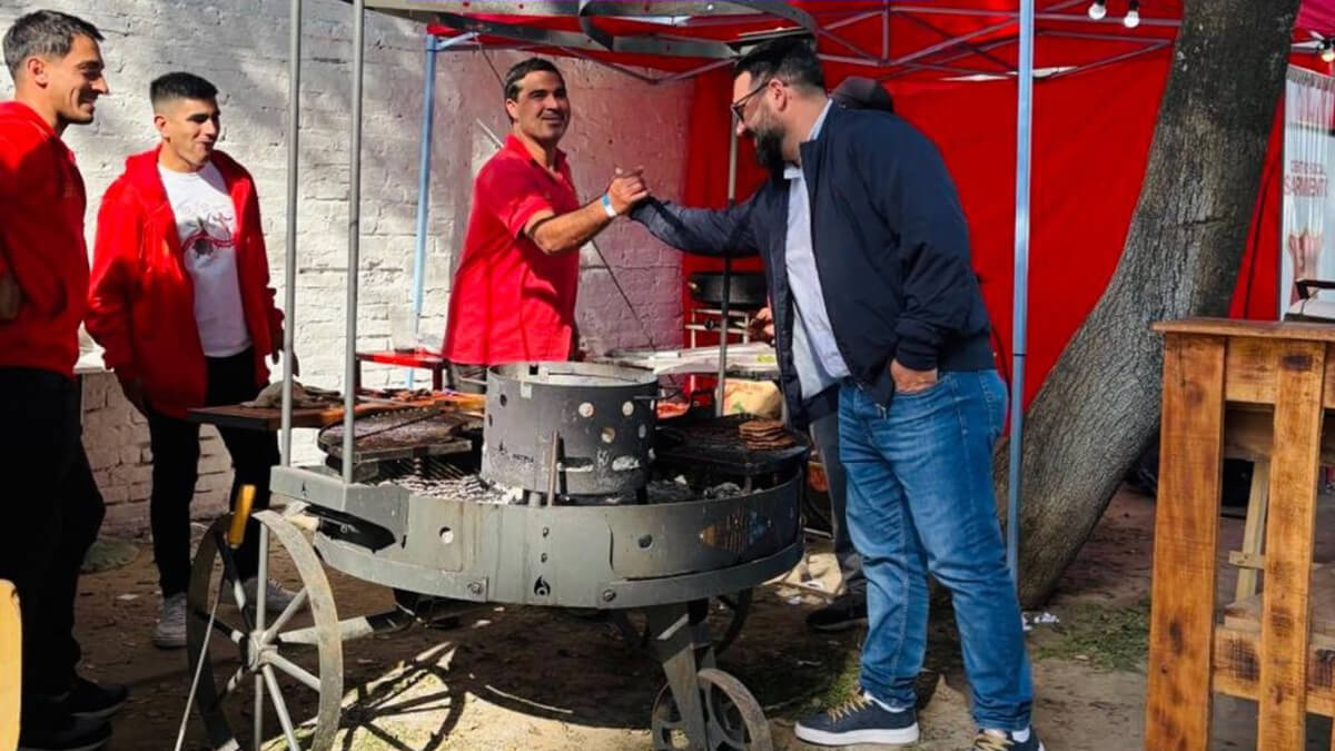 El diputado Chiqui Rojas recorriendo las fiestas populares del norte santafesino