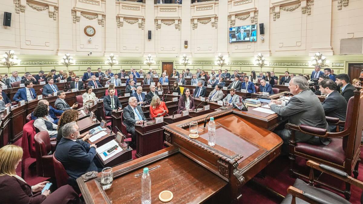 Apertura oficial de la Convención Reformadora con la jura de los convencionales en la Legislatura de Santa Fe