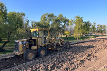 Trabajos de nivelación y mejoras en el futuro Paseo Costanero del Camping Brisol en Romang