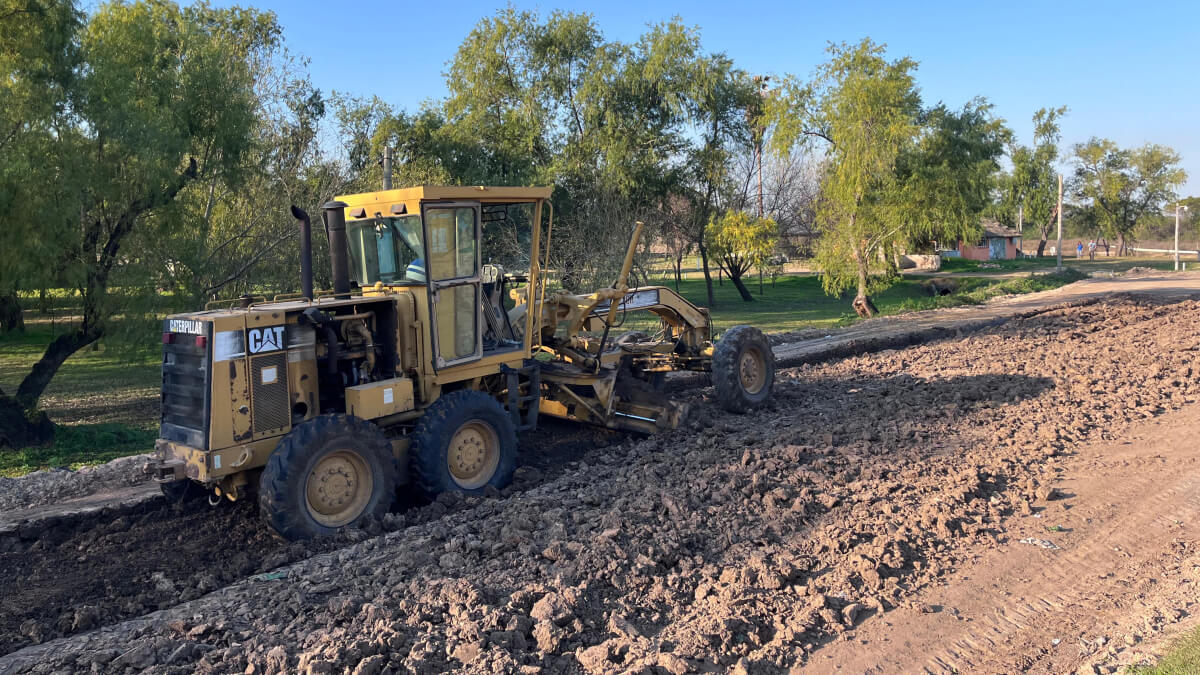 Trabajos de nivelación y mejoras en el futuro Paseo Costanero del Camping Brisol en Romang