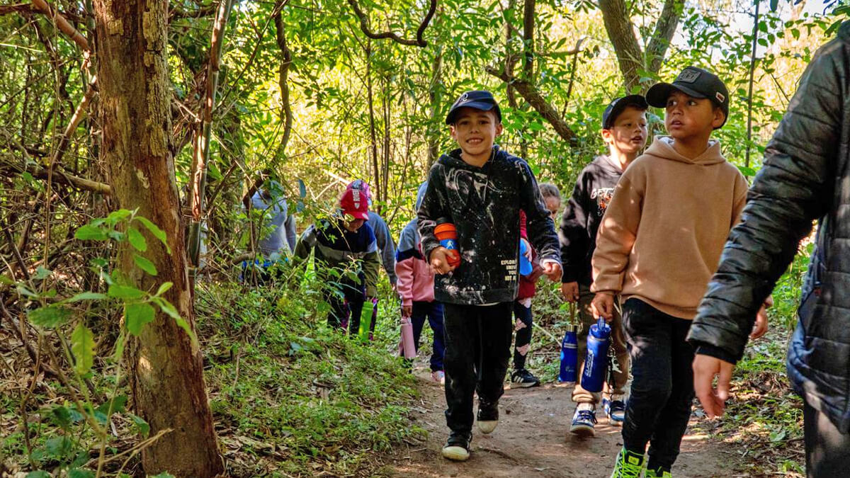 Niños del Taller ImaginArte de Vera durante su visita a la Reserva El Pindó
