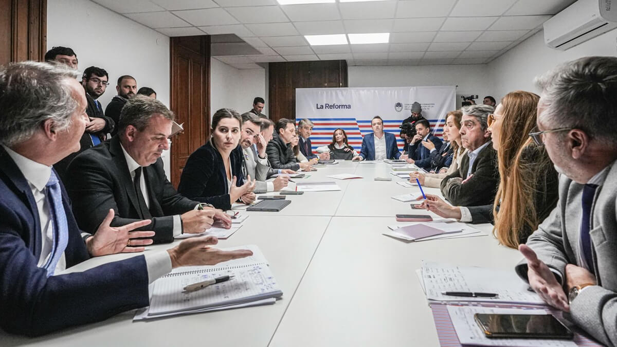 Trabajo de una de las ocho comisiones de la Convención Reformadora de la Constitución de Santa Fe