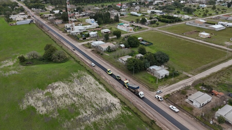 Trabajos en la pavimentación del acceso a Moussy sobre la Ruta Provincial N.º 98s