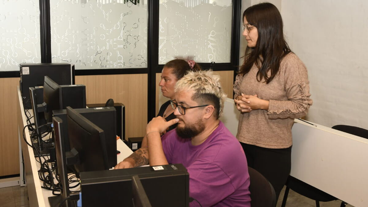 Momentos de los talleres de capacitación digital desarrollados en Agenpia