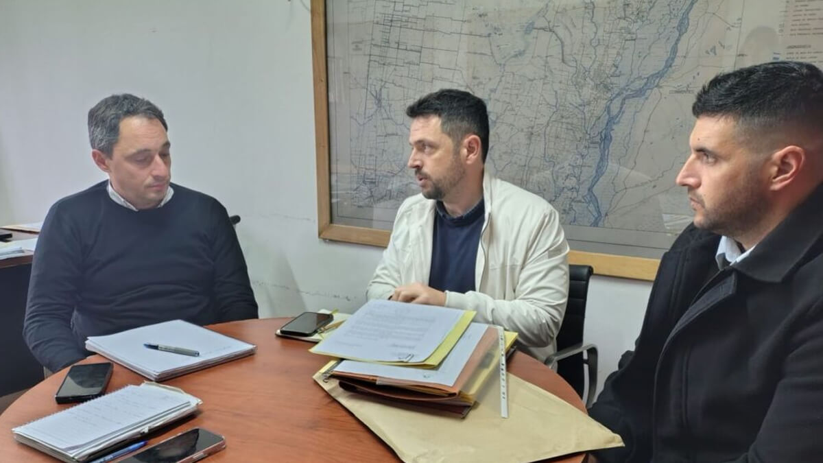 El intendente Gonzalo Braidot junto al Secretario Provincial de Recursos Hídricos, Nicolás Mijich, del Ministerio de Obras Públicas.